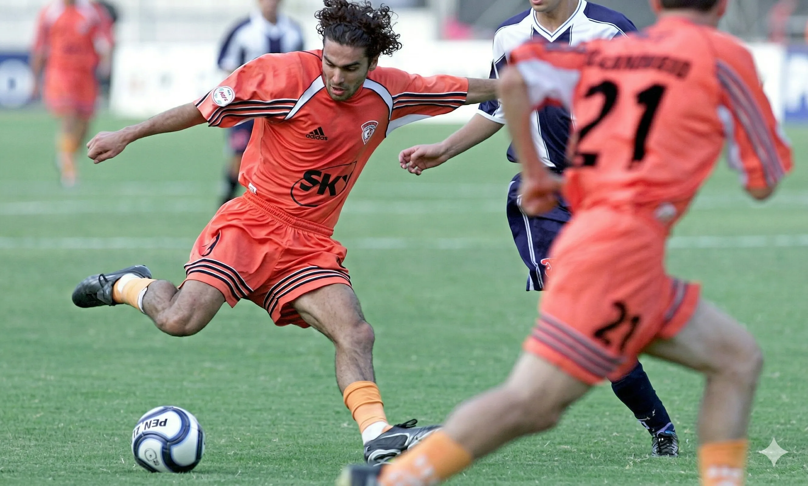 Juan Carlos Madrid en acción por Cobreloa. (Getty Images y Gemini IA).
