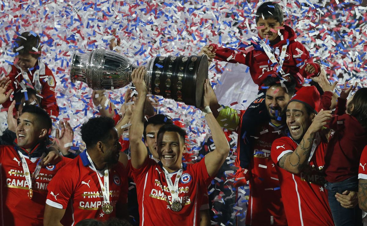 Del cielo al infierno: ganó la Copa América con Chile, pasó por Colo Colo y hoy juega en sexta división