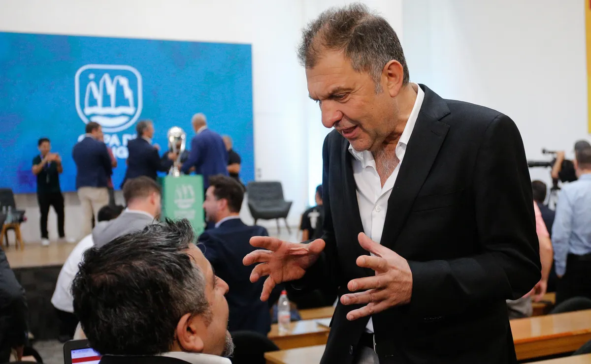Colo Colo Leadership Shake-up: Mosa Departure and Valladares Return Possible