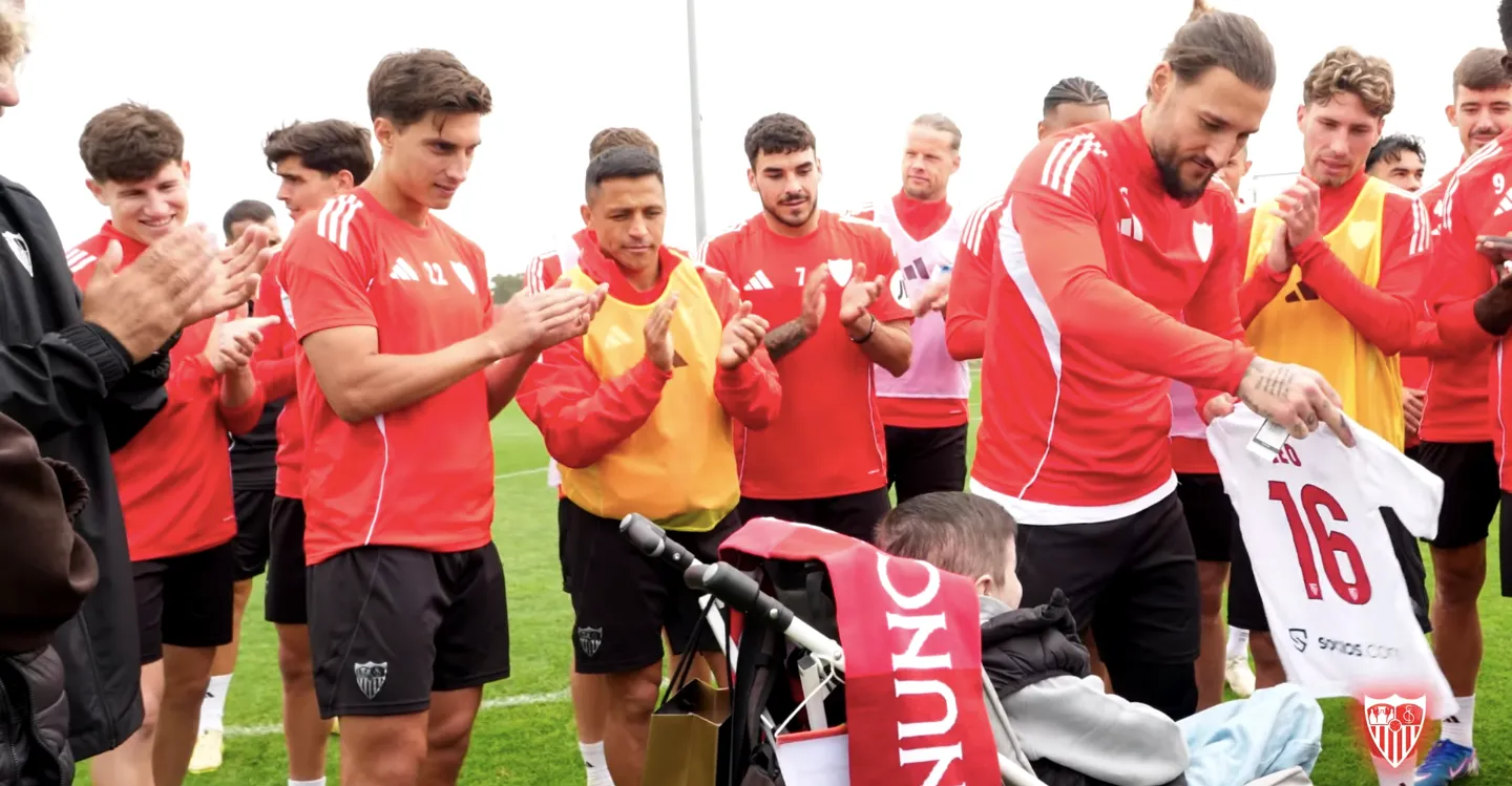 Alexis Sánchez compartió con el pequeño Leo