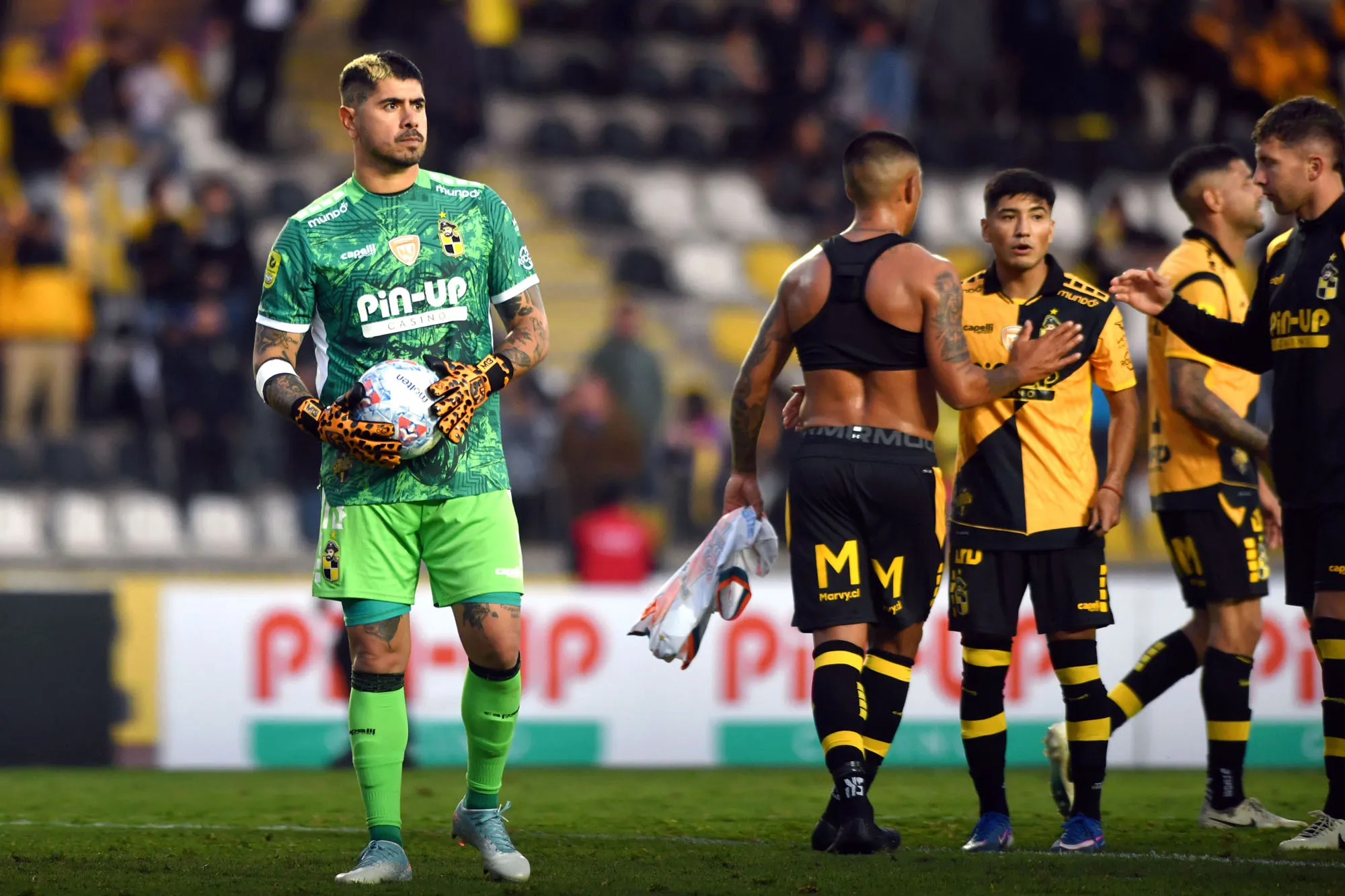 Mono Sánchez: el mejor de la Liga de primera y el tridente para el arco de La Roja.
