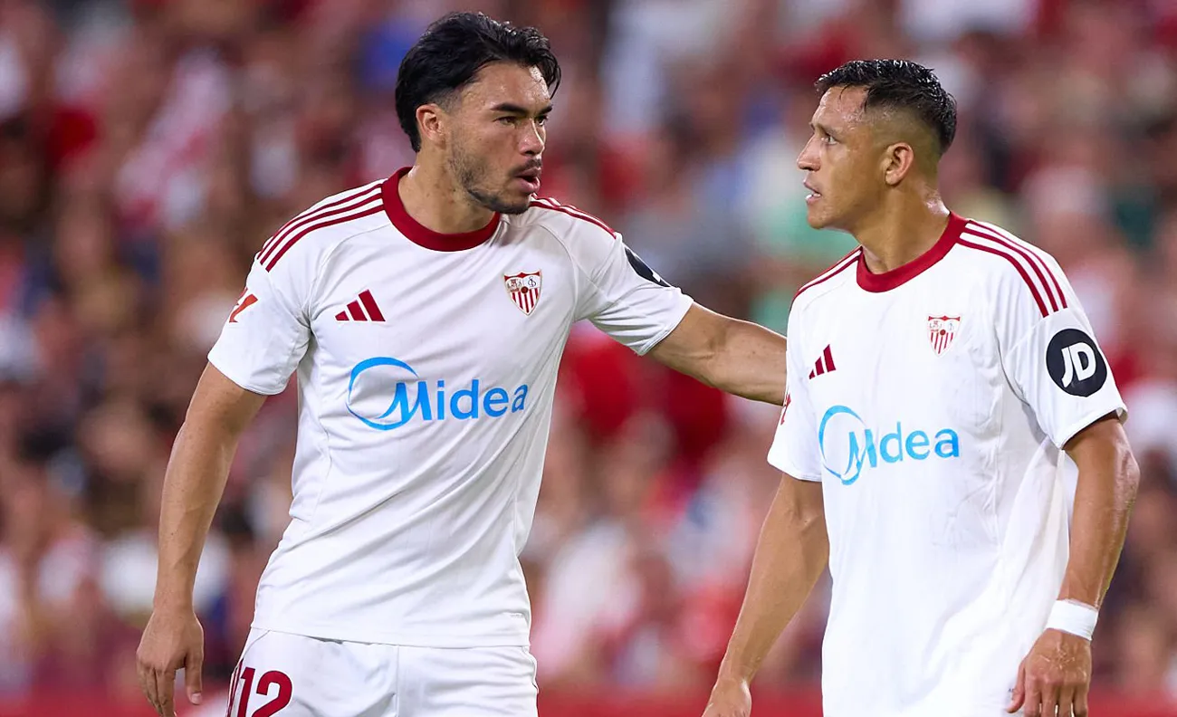 Suazo vuelve a la titularidad, Alexis nuevamente en el banco del Sevilla.