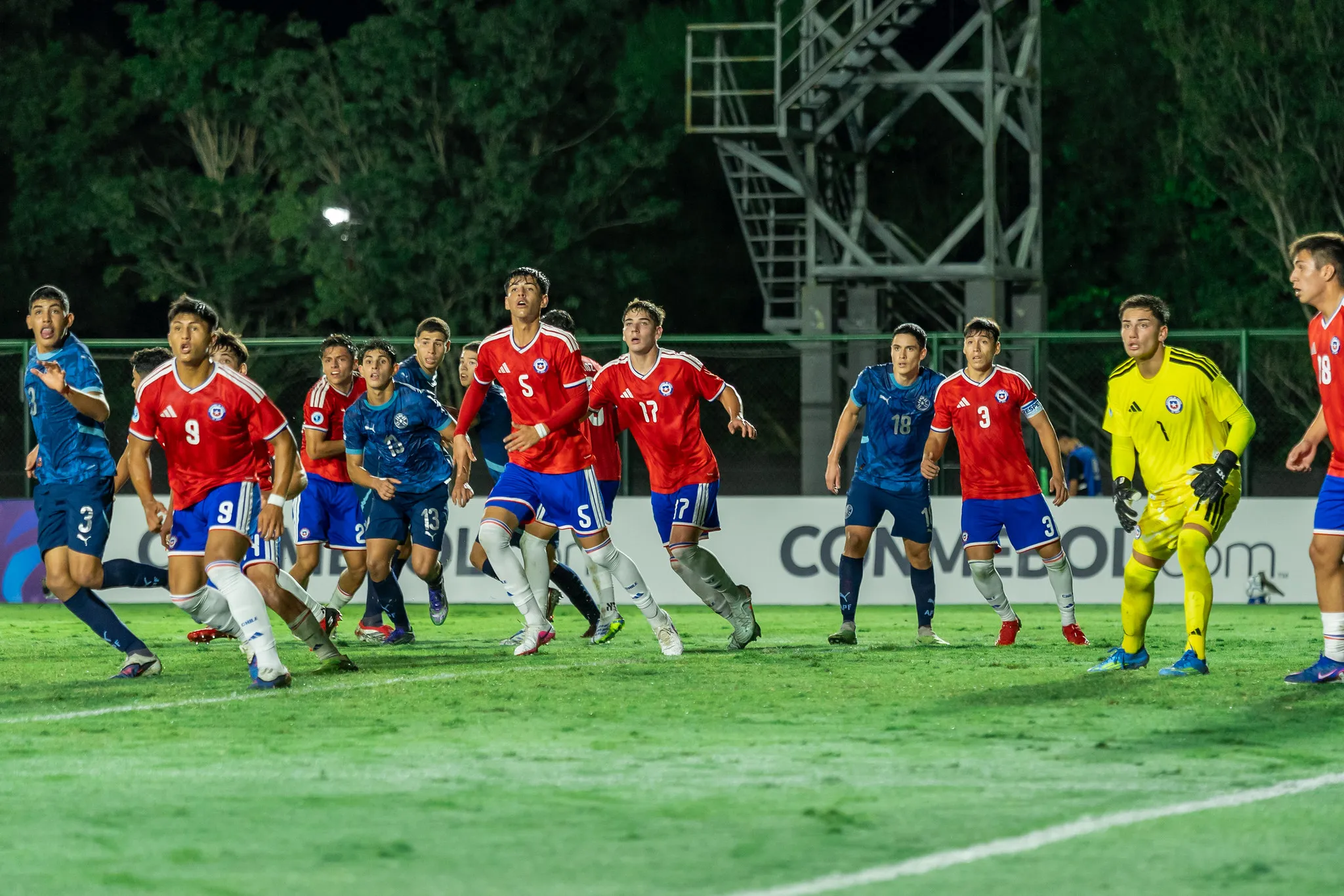 La Roja sub-17 derrotó a Paraguay y ahora va por un cupo directo al Mundial frente a Ecuador. (Foto: CONMEBOL)