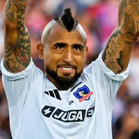 El lindo regalo que recibió Vidal en el último amistoso de Colo Colo