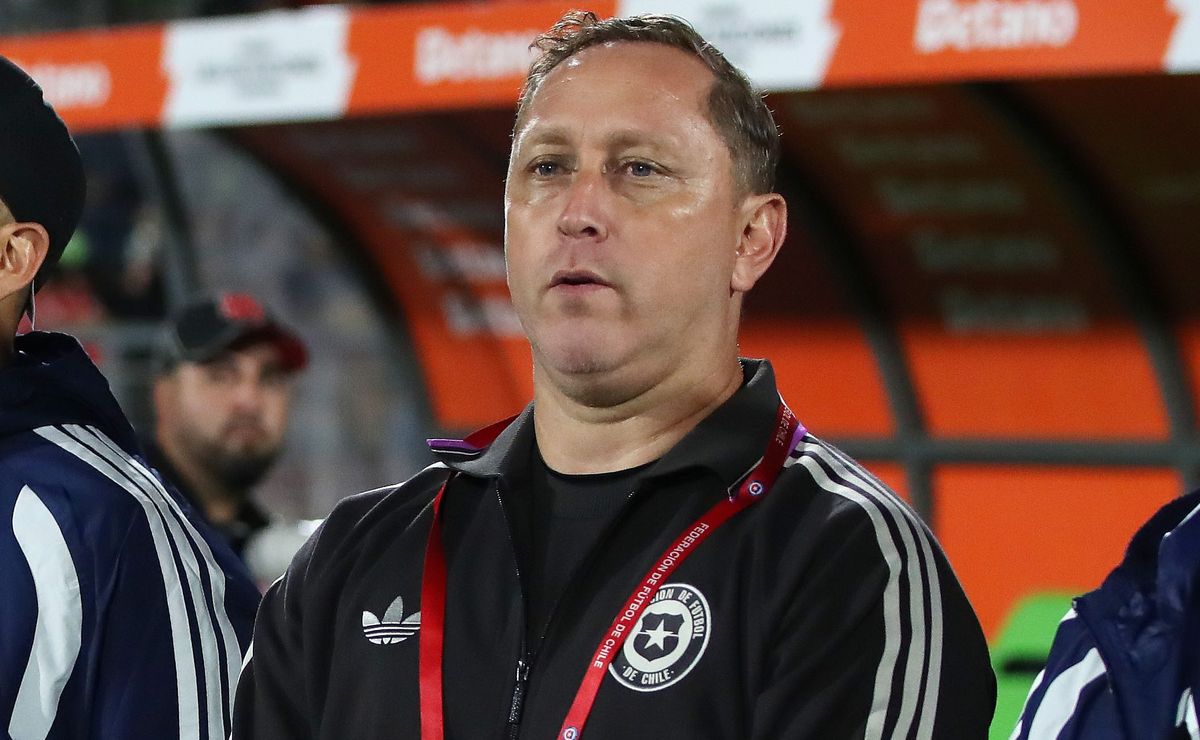 Luis Mena critica al torneo nacional tras fea derrota de Chile ante Argentina: “Poco intensidad”