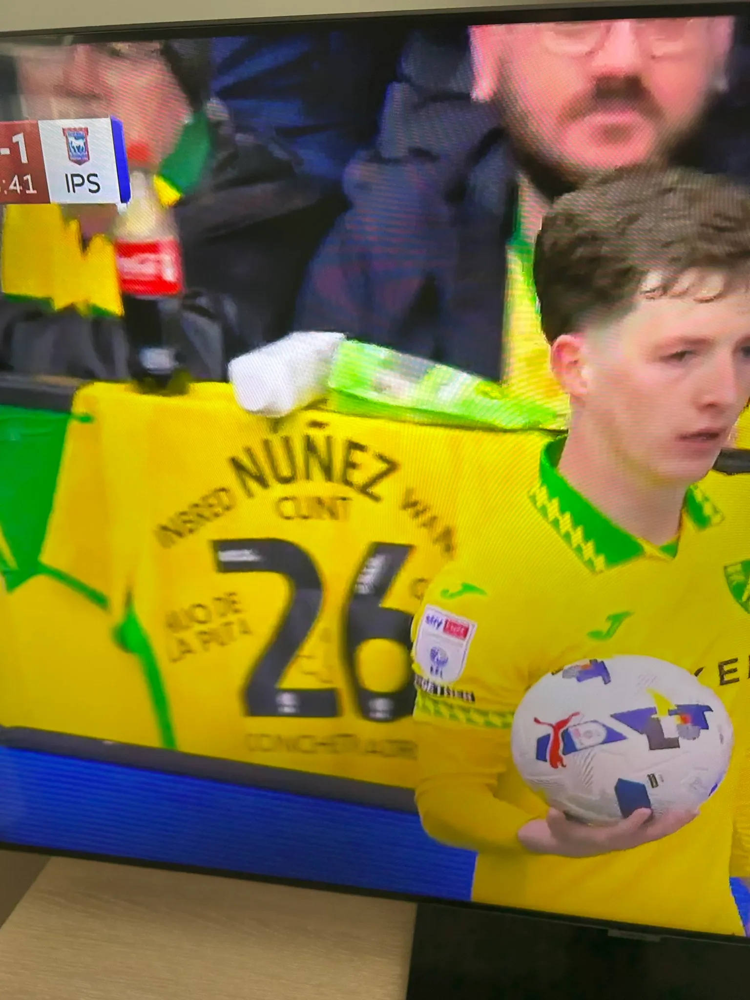 La camiseta de Núñez de Norwich llena de insultos.