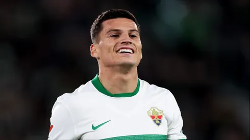 Lucas Cepeda anota por el Elche.