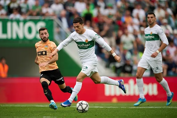 Lucas Cepeda anotó ante Valencia en la primera pelota que tocó. | Foto: Getty Images.