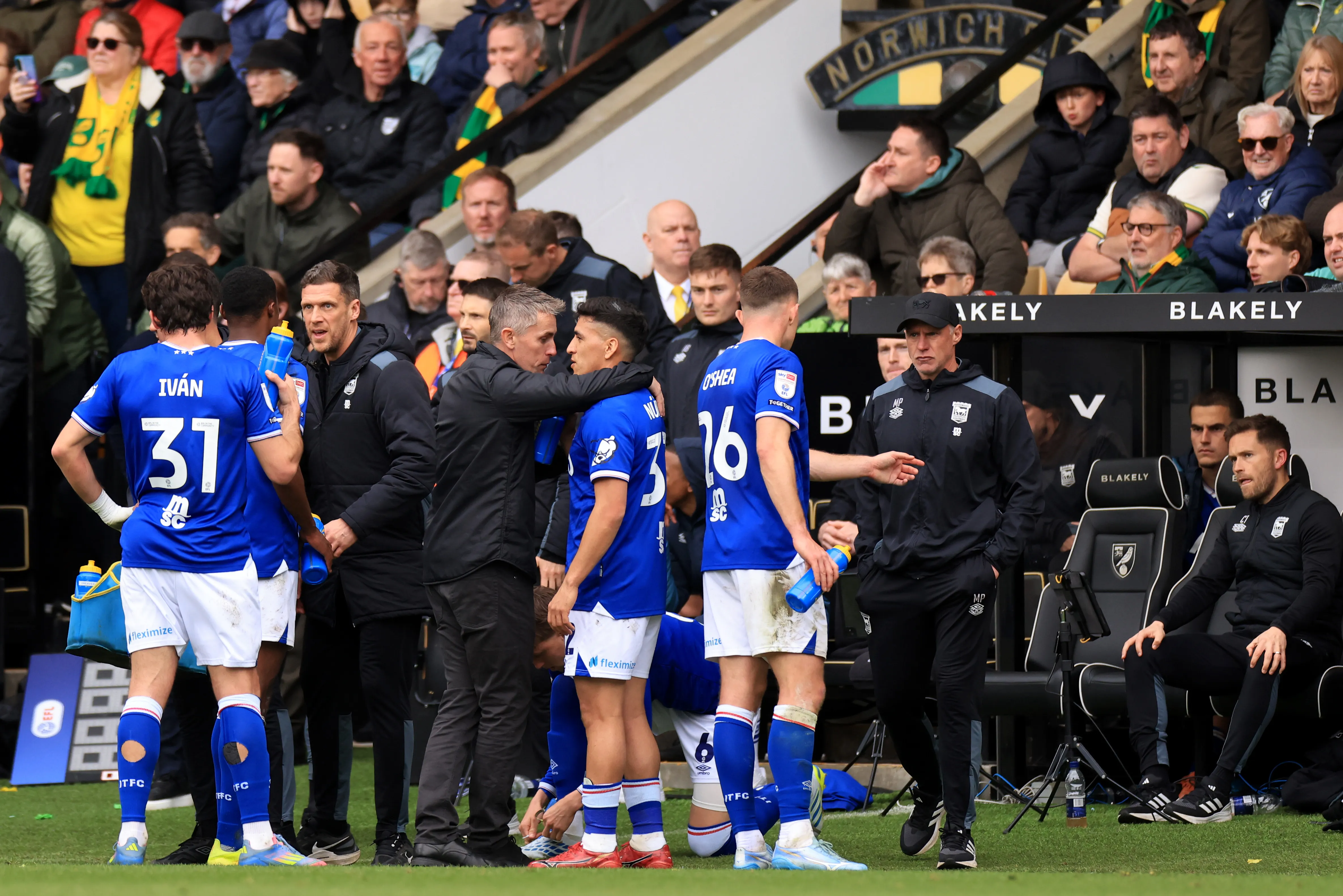 Marcelino Núñez vivió in tenso partido.  (Photo by Stephen Pond/Getty Images)