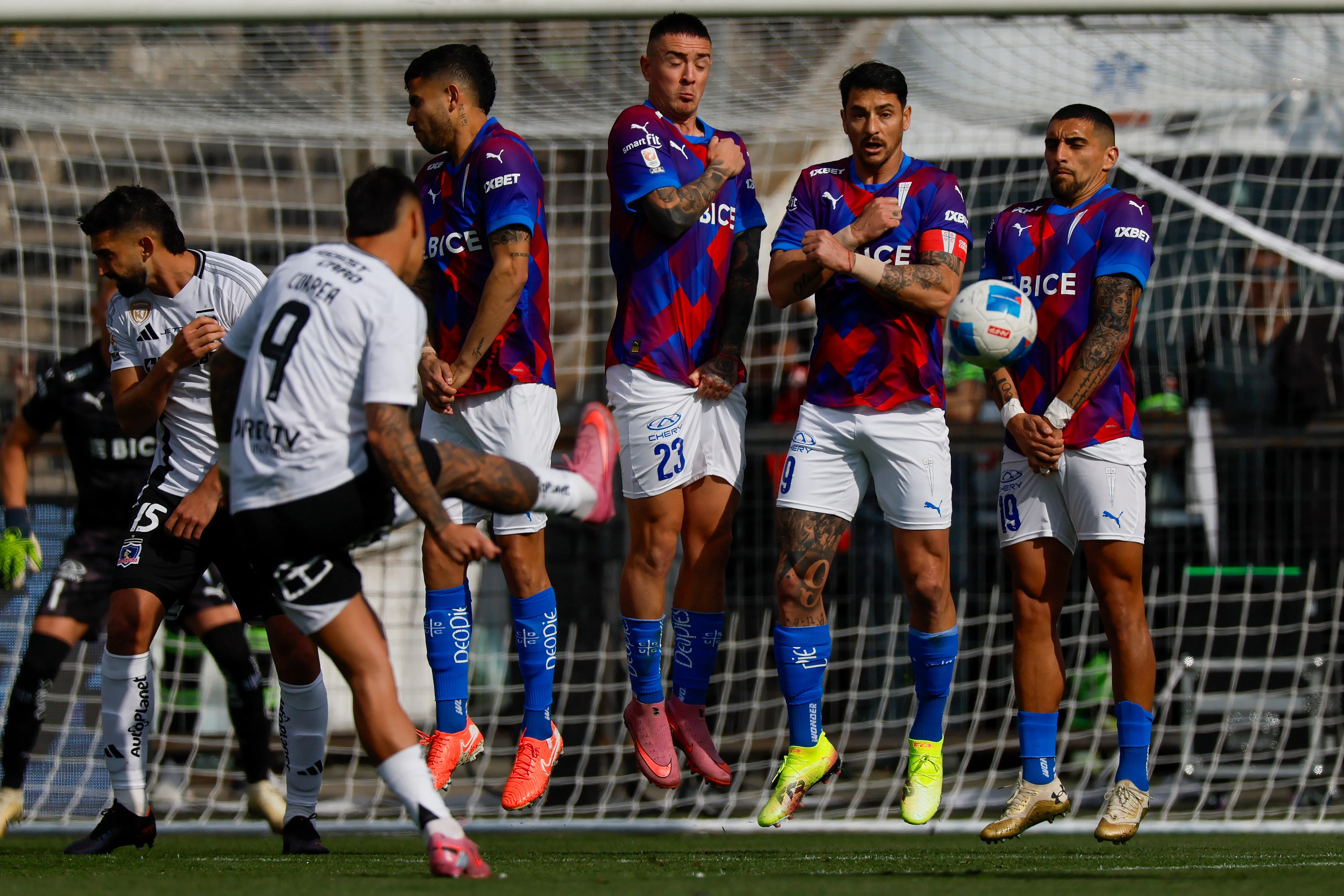 Lamentablemente los goles de tiro libre son una fórmula que ha ido desapareciendo en el fútbol chileno. | Foto: Photosport.