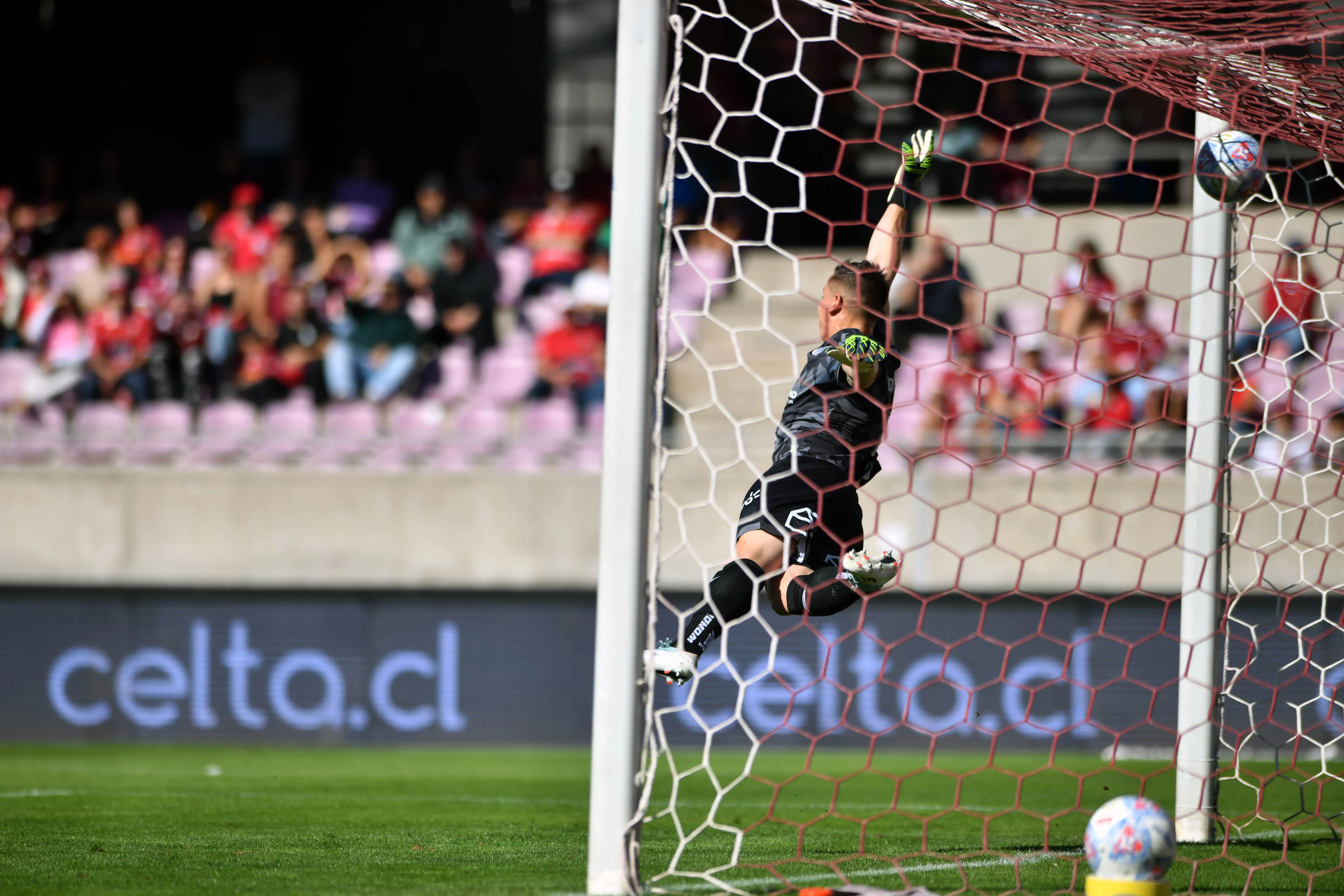 El portero Ignacio González recibió el primer gol de tiro libre en este año 2026 del fútbol chileno. | Foto: Photosport.