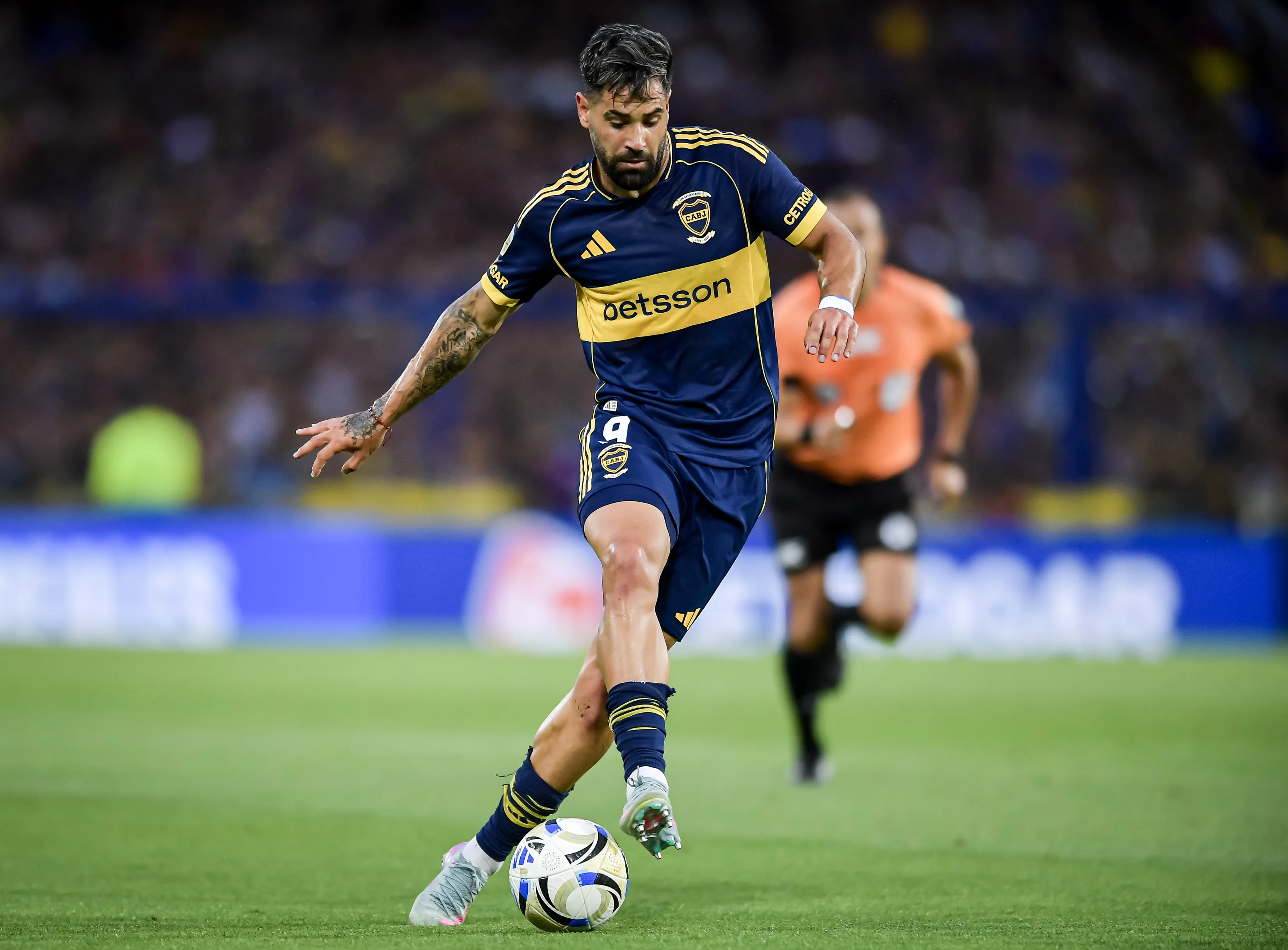 Milton Giménez asoma como opción en Racing. Imagen: Getty