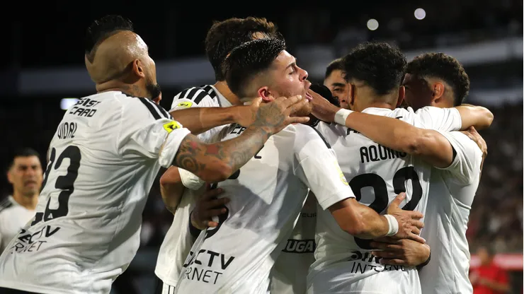 Colo Colo celebró sin jugar y ahora puede alejarse en el liderato de la Liga de Primera.