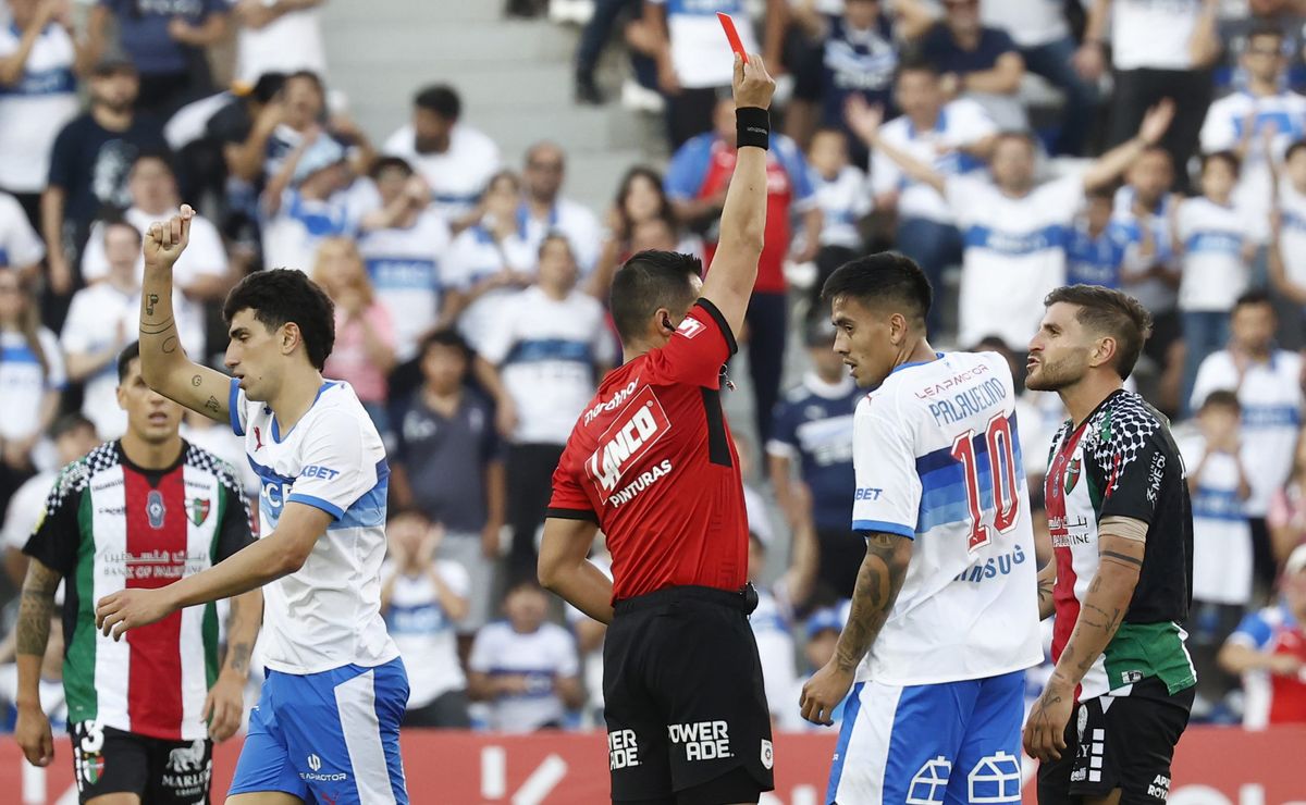 Coke Hevia cuestiona el arbitraje chileno que beneficia a la UC y el “silencio” de la ANFP