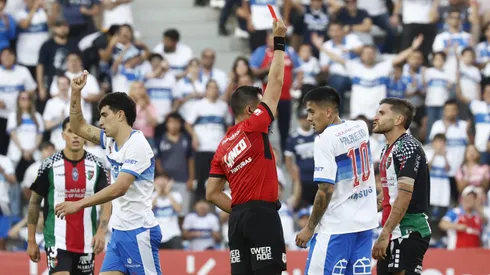 La UC ganó a Audax Italiano y nuevamente con expulsiones a favor.