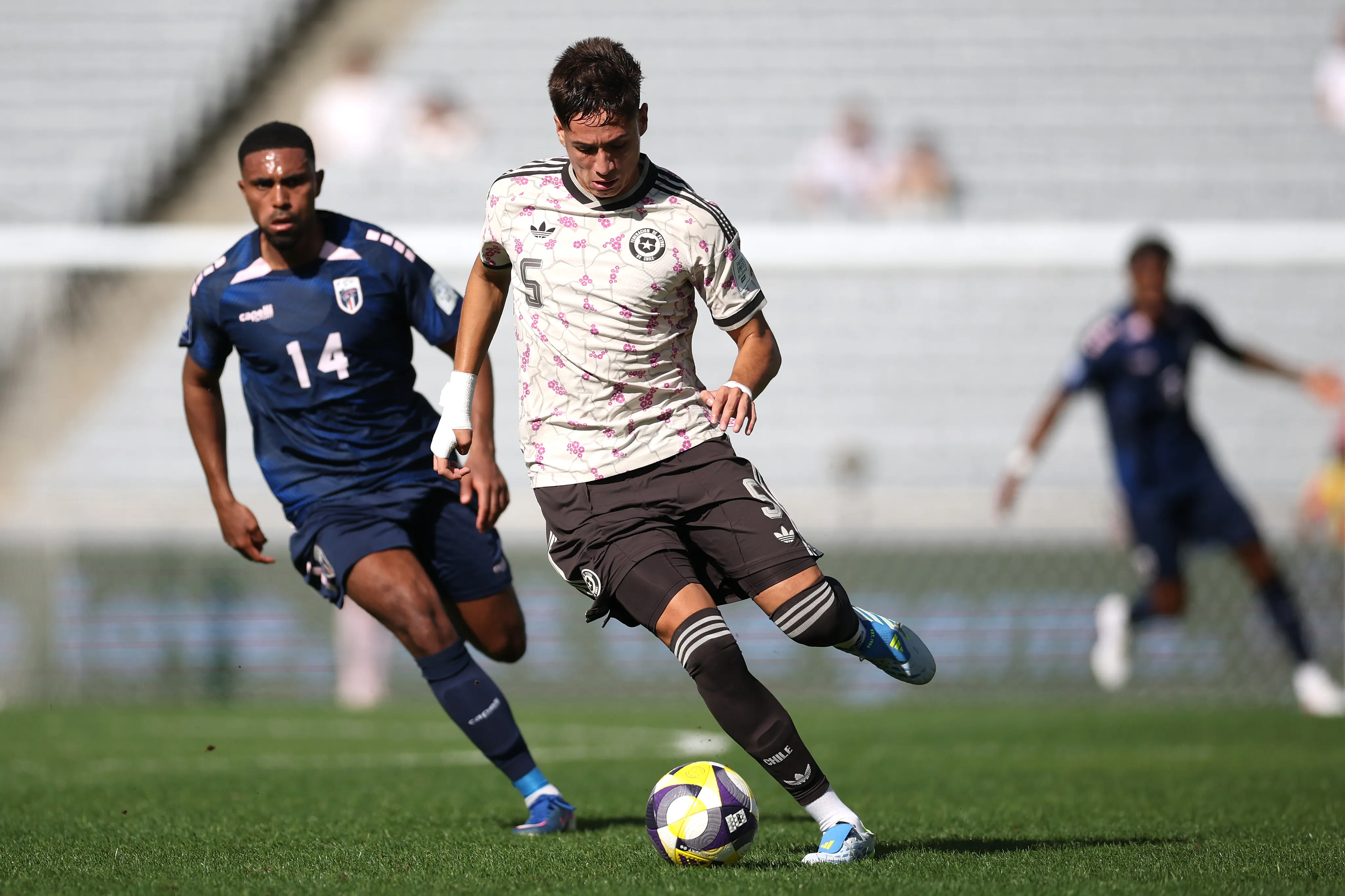 Iván Román jugando por La Roja | Getty Images