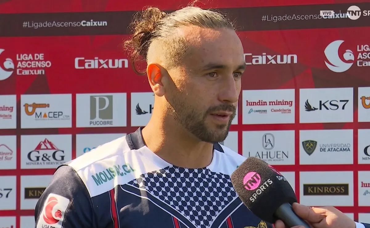 Felipe Báez anota gol del año en la Primera B