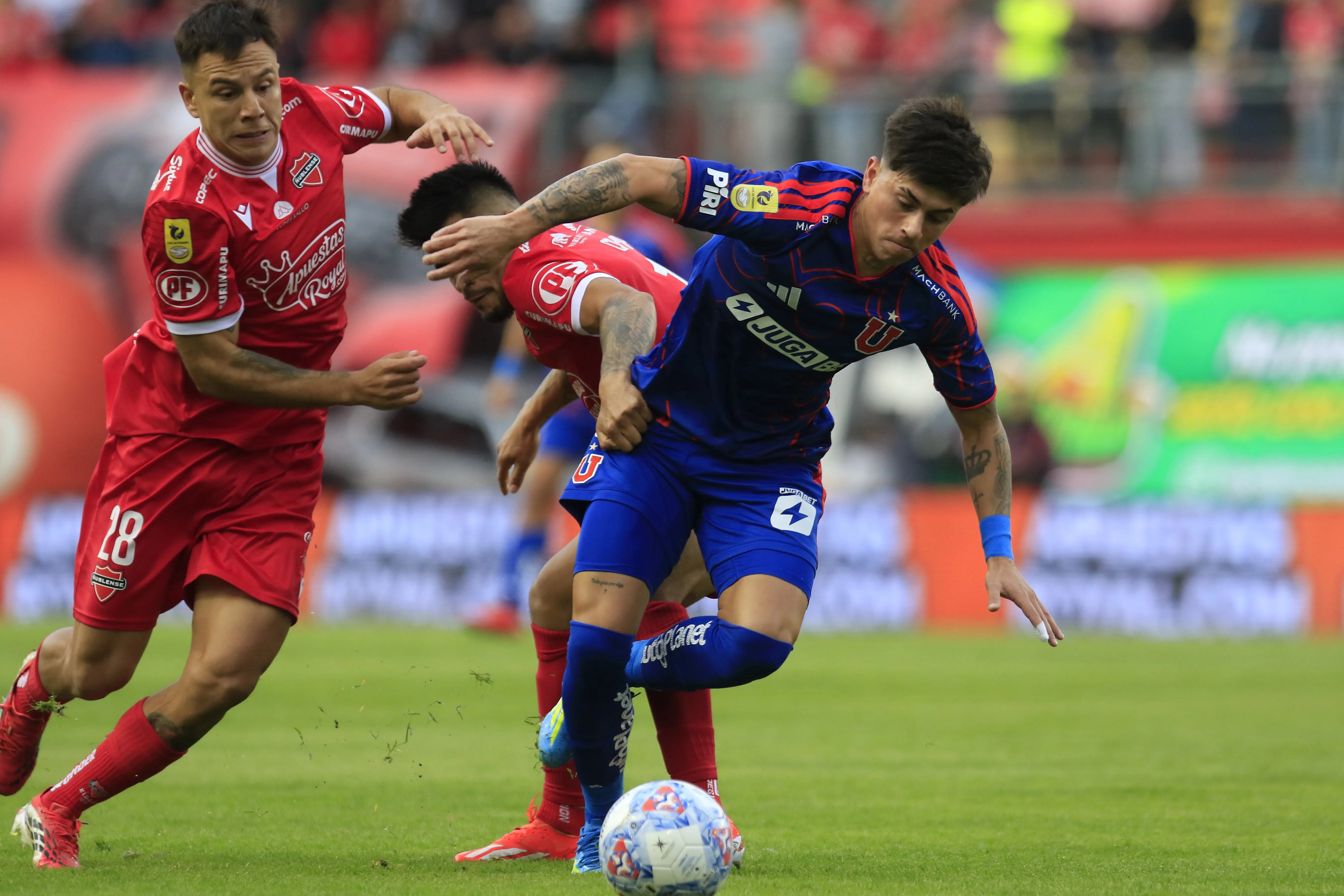 La U y Ñublense siguen igualados en la tabla /Photosport