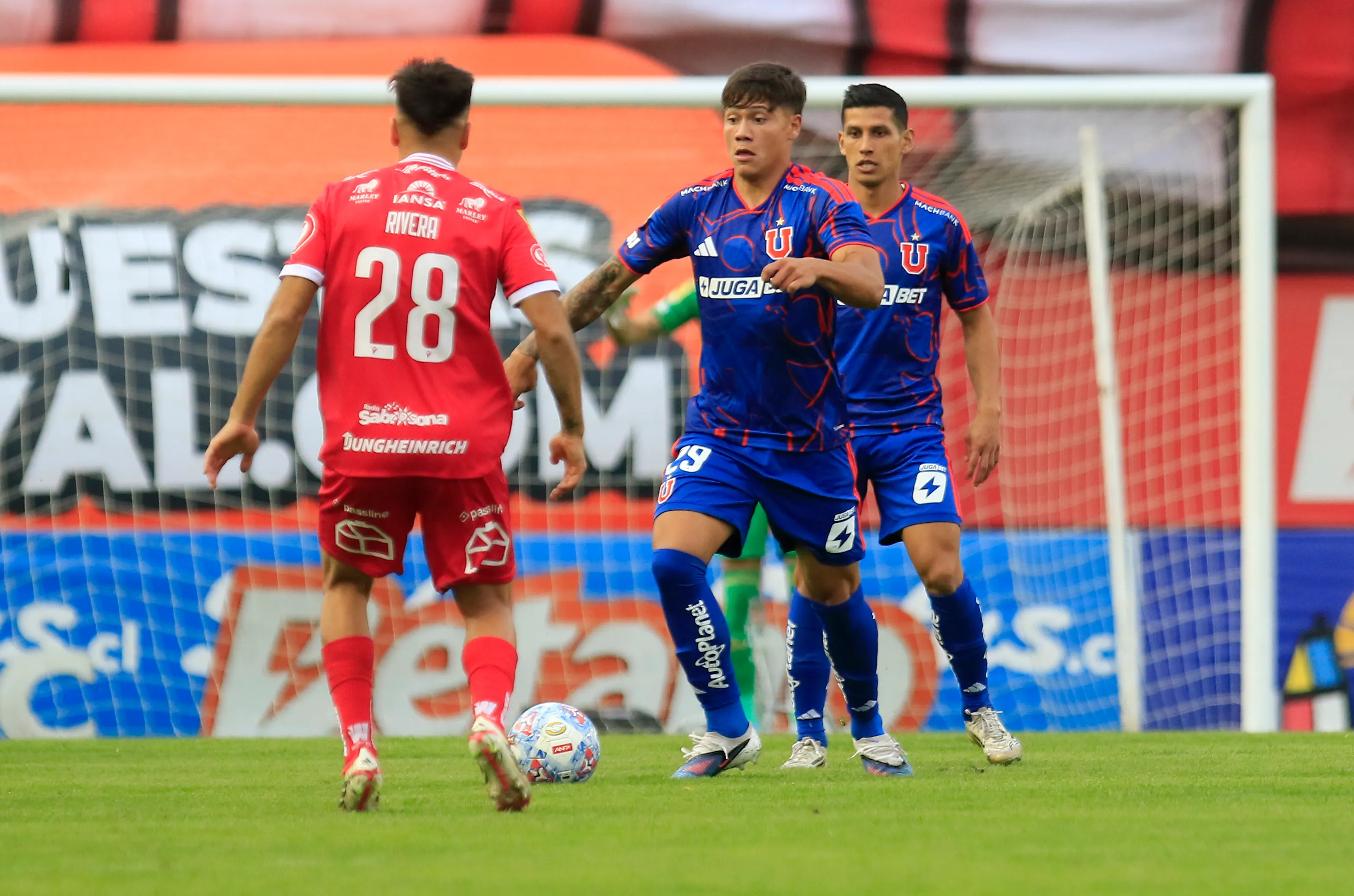 Lucas Barrera otra vez fue titular en Universidad de Chile. (Jose Robles/Photosport).