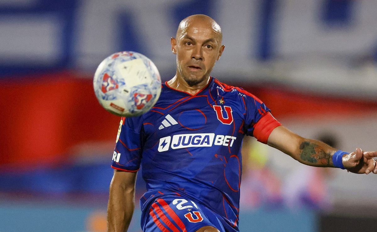 Marcelo Díaz reclama tras la caída de U de Chile vs Ñublense: “Era roja de aquí a China”