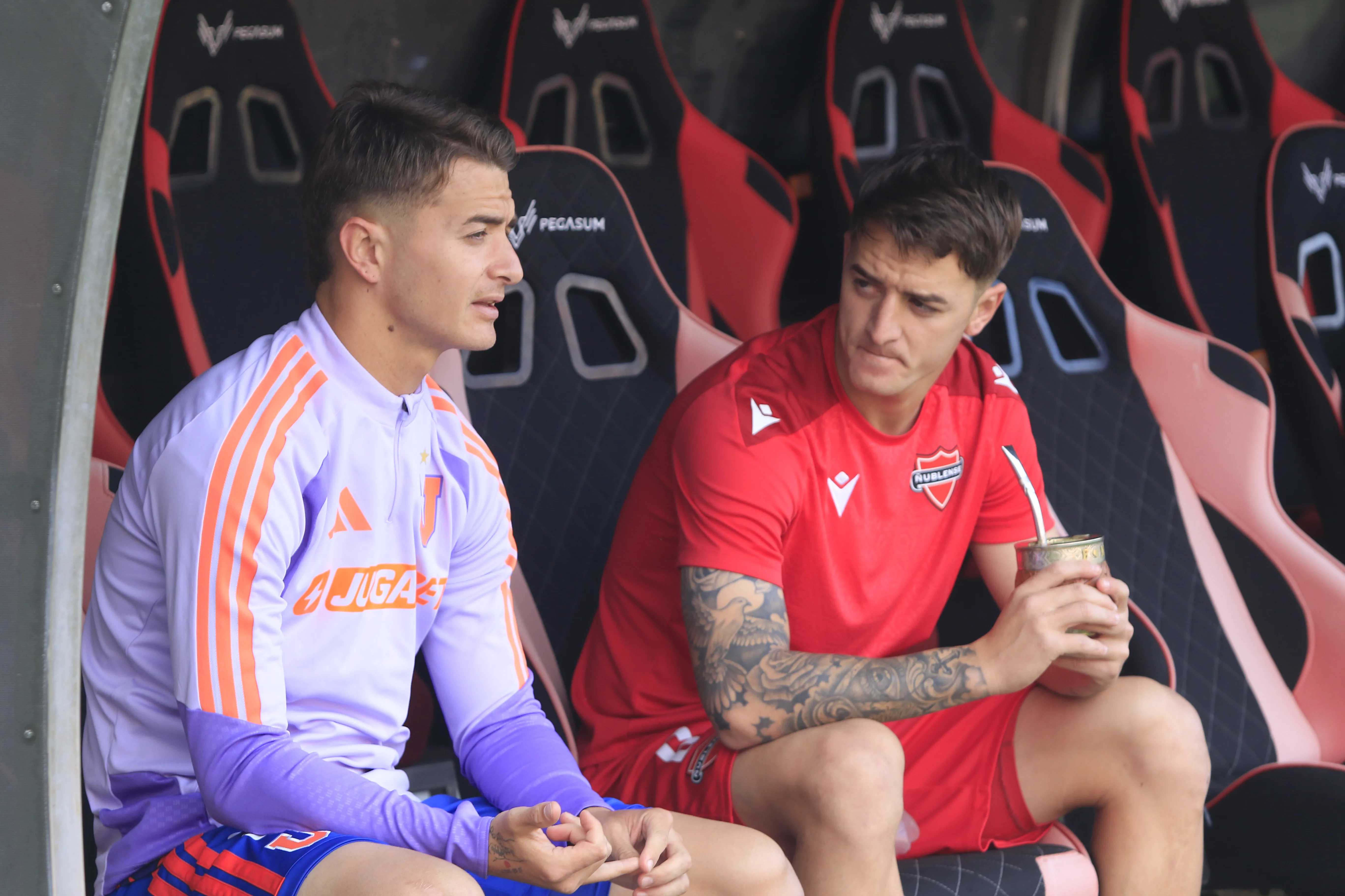Franco Calderón fue suplente en la U de Chile, mientras que su hermano Pablo corrió la misma suerte en Ñublense. (Jose Robles/Photosport).