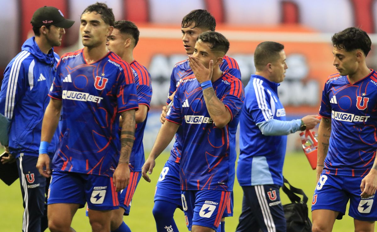 Javier Altamirano explica la sensación de toda la U tras patadón sin castigo: “Nos tiene entregados”