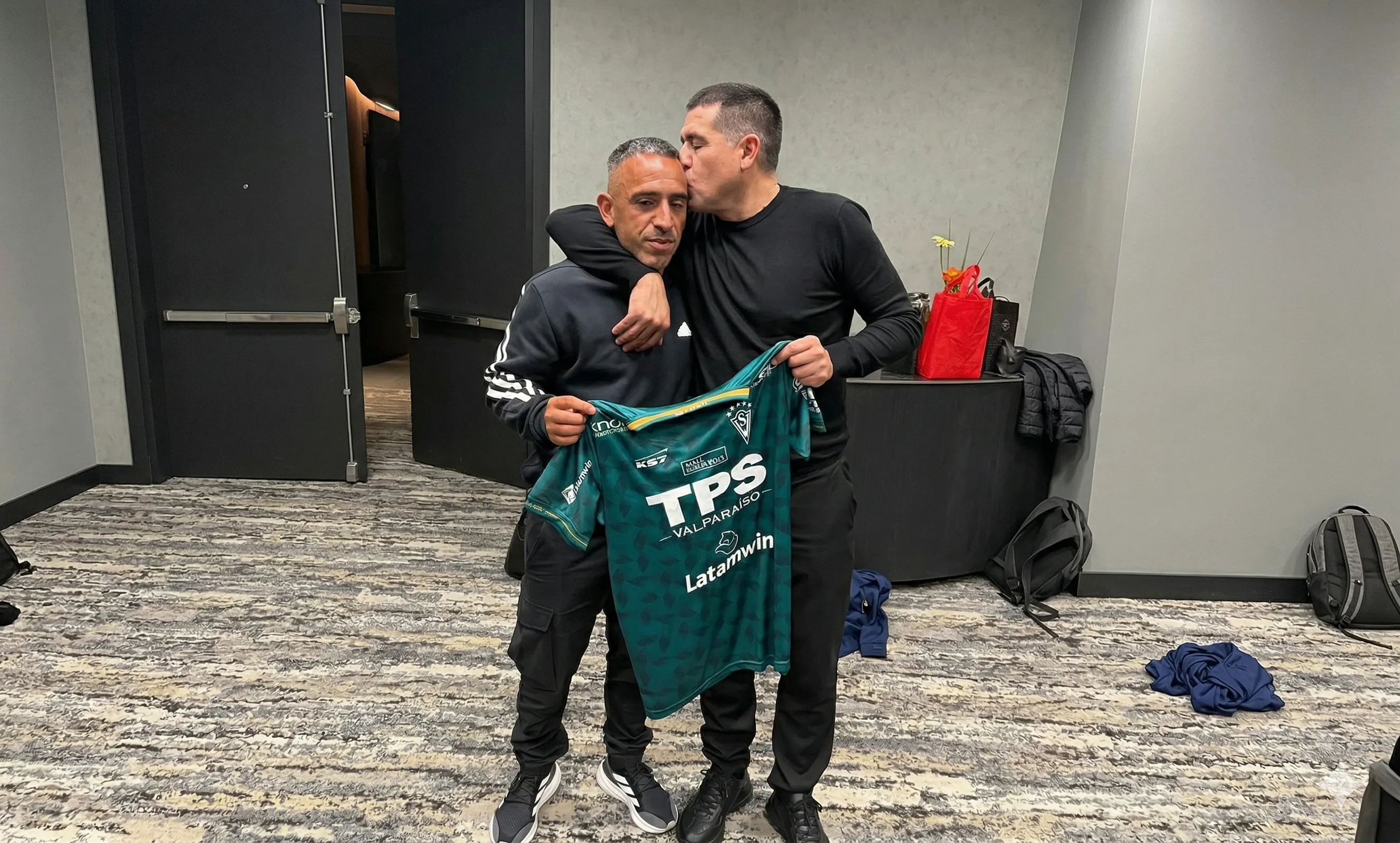 Juan Román Riquelme y su gran amigo Jorge Luna. (Captura Instagram).