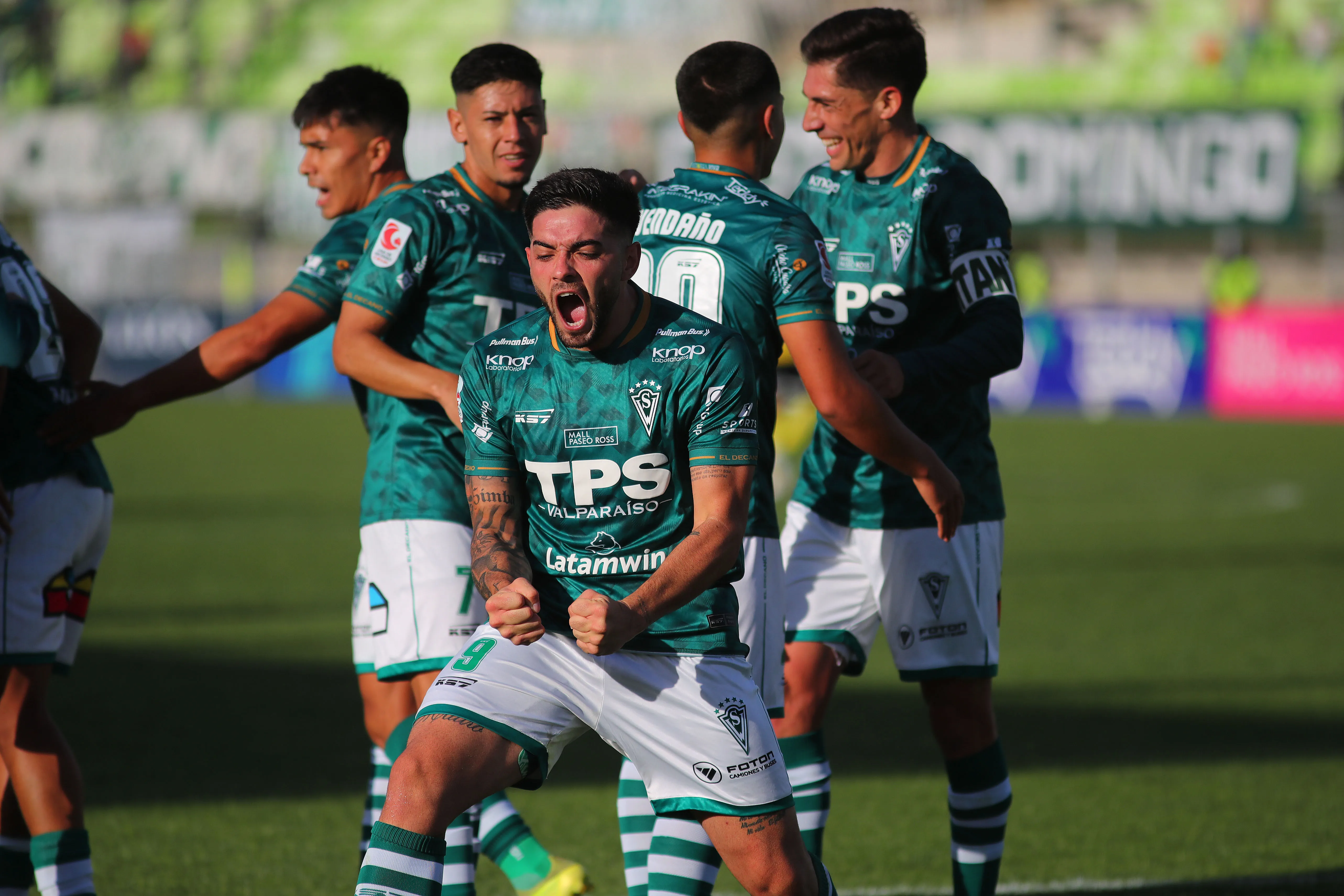 Así festejó Marcos Camarda el golazo ante San Luis de Quillota. (Manuel Lema/Photosport).