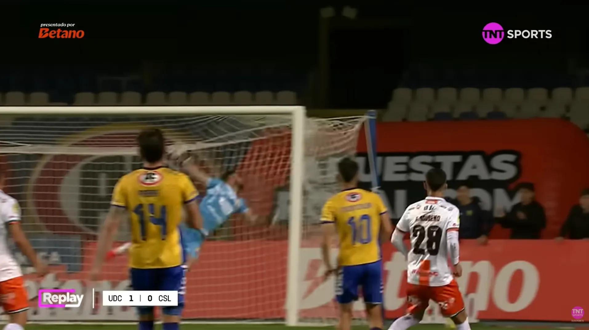 Así se vio el golazo de Fuentealba, el “10”, desde atrás. (Captura TNT Sports).