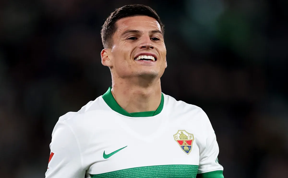 Lucas Cepeda lideró la gran actuación del Elche, que con diez jugadores se impuso al Espanyol (Video) 3 Aplauden el despertar de Lucas Cepeda en Elche en momento clave