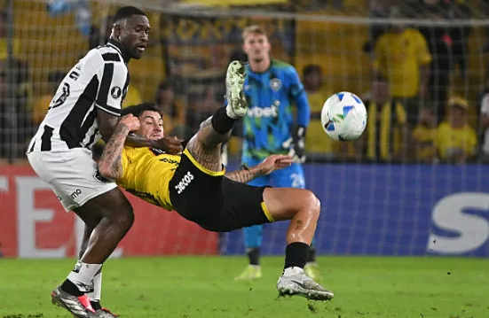 Sergio Núñez en acción ante Botafogo por la Copa Libertadores. (Getty Images).