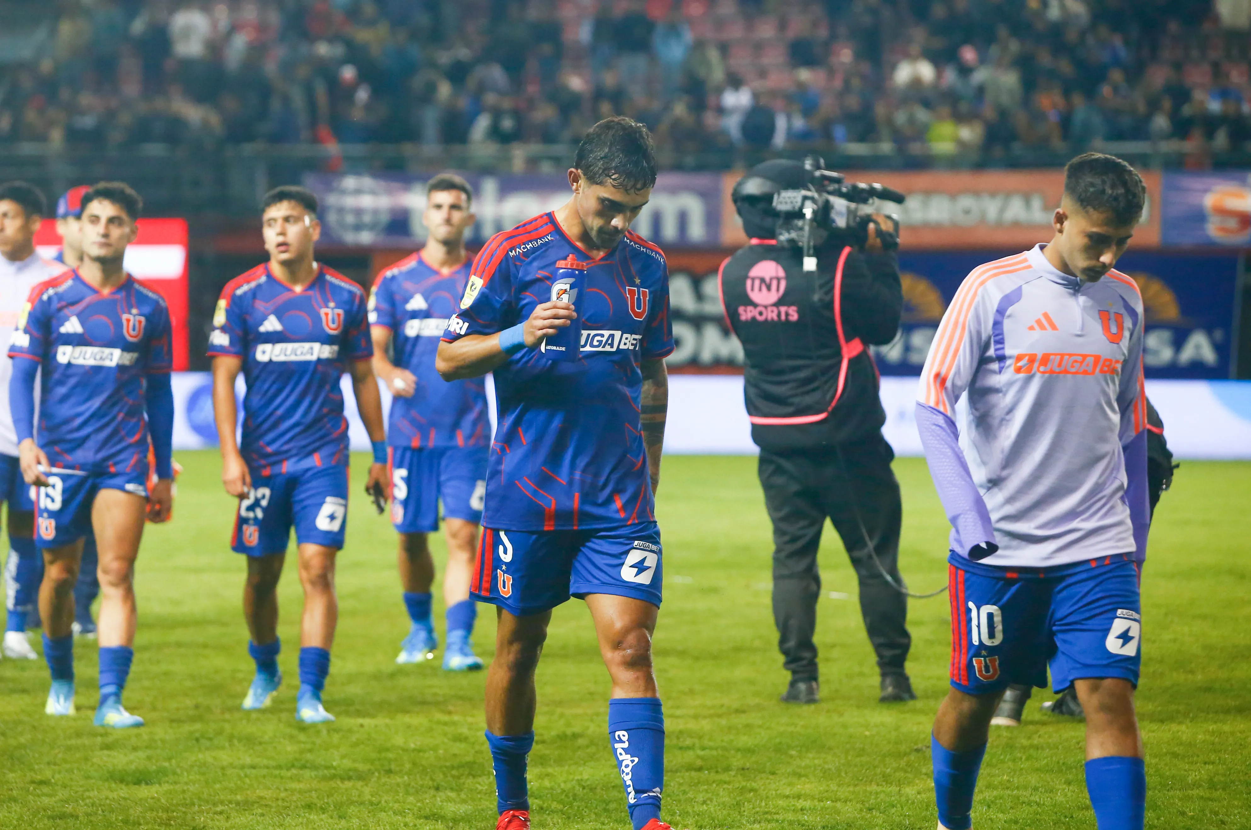 Los azules han apuntado el desempeño de los árbitros. Foto: Jose Robles/Photosport