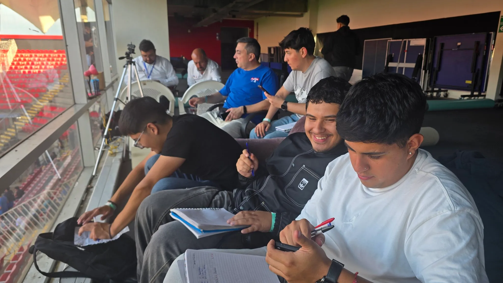 Así trabajó la prensa en Chillán / Foto: @LeoMoraRadio