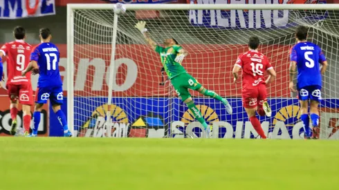 El golazo de Diego Céspedes destapa la decadencia del tiro libre en el fútbol chileno.