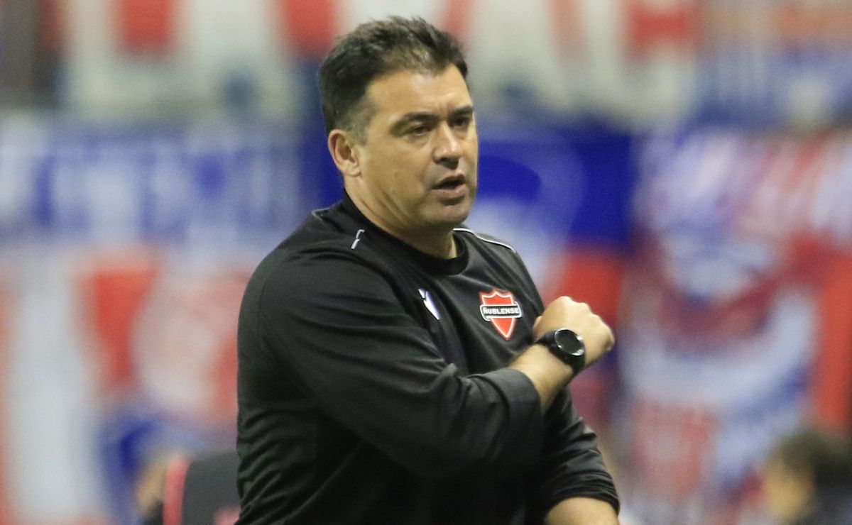 Coto Ribera pone a Colo Colo de ejemplo tras vencer a la U de Chile: “Un equipo súper sólido y punzante”