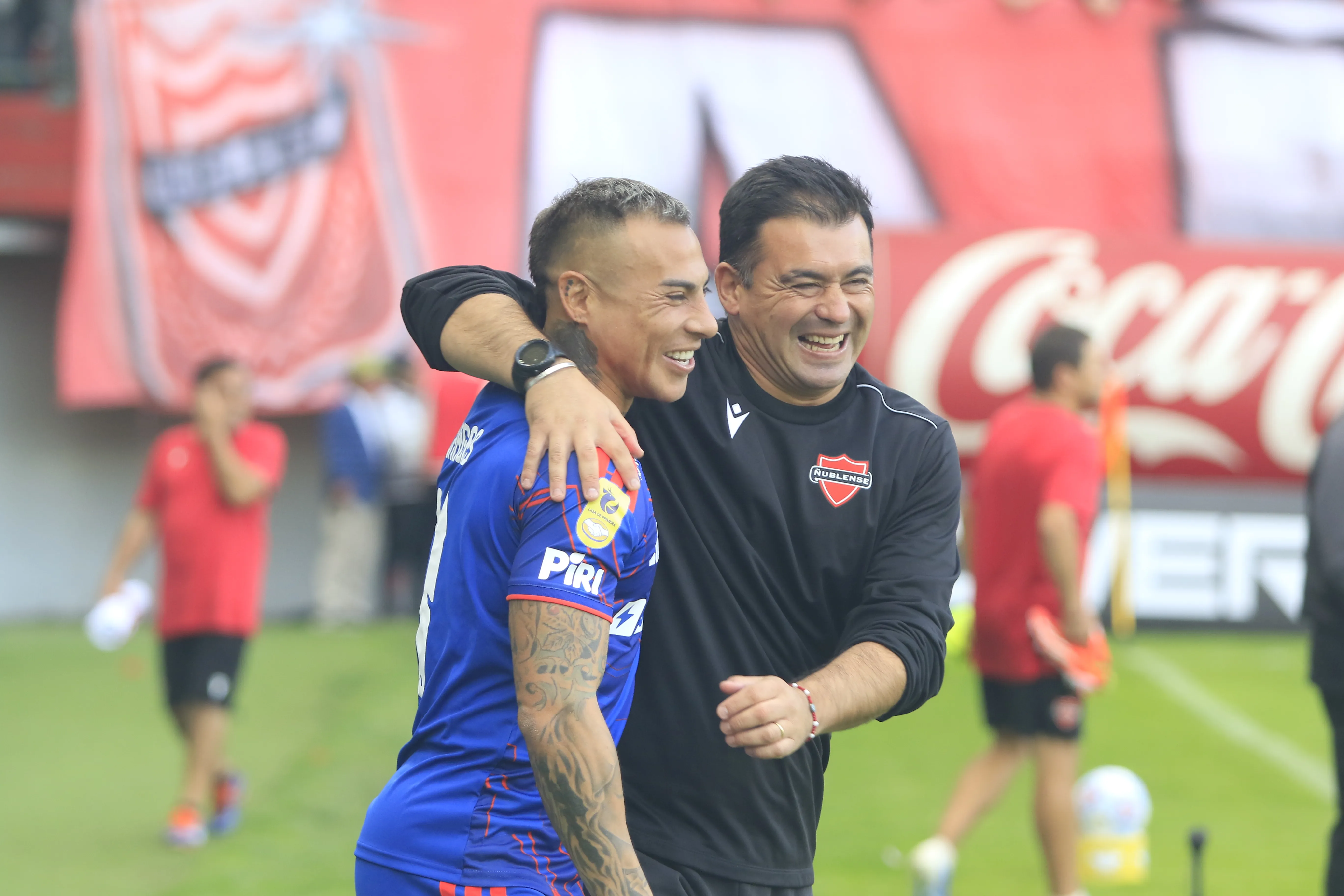Juan José Ribera se reencontró con Eduardo Vargas, a quien dirigió en Audax Italiano. (Jose Robles/Photosport).