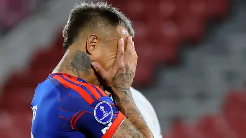 Eduardo Vargas será baja en la U por, al menos, dos semanas.