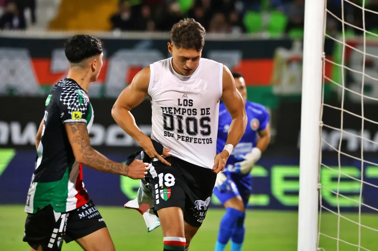 La polera de Nelson Da Silva que le puede traer problemas a Palestino (Photosport)