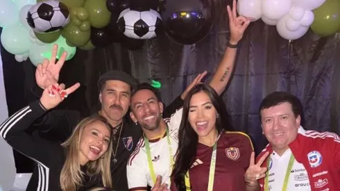 Claudio Bravo celebró su cumpleaños con temática futbolera.