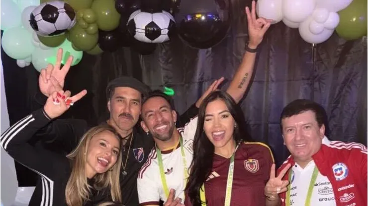 Claudio Bravo celebró su cumpleaños con temática futbolera.