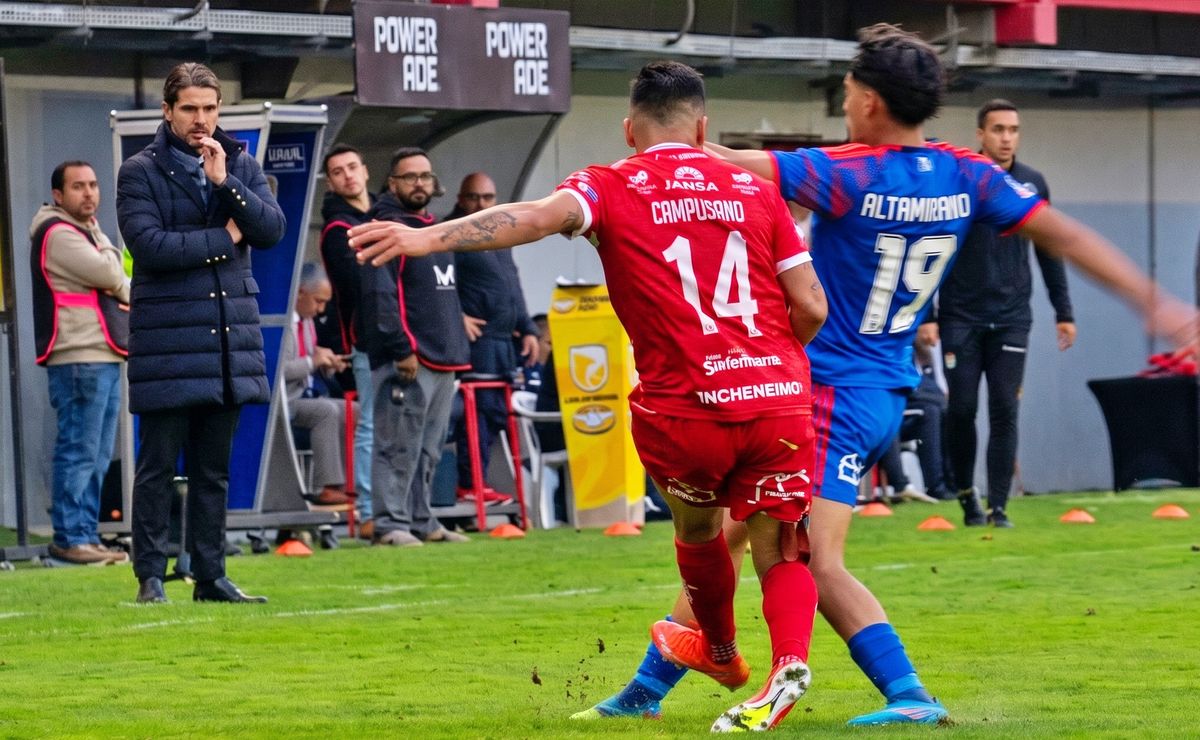 Beausejour lanza polémica opinión en U de Chile del planchazo a Altamirano: “A lo más era para amarilla”