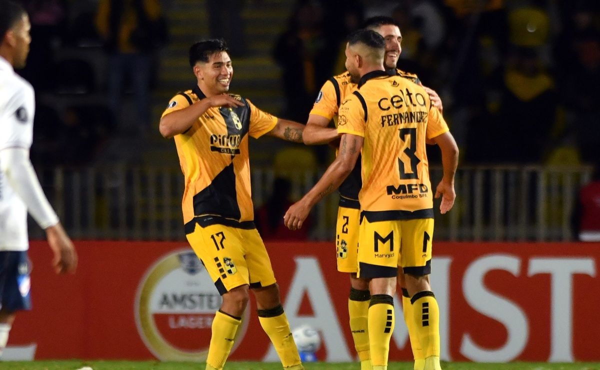 Todo lo que debes saber del Universitario vs Coquimbo Unido por Libertadores: horario, alineaciones y más