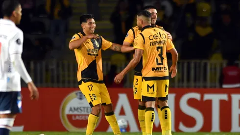 El campeón chileno enfrenta al campeón peruano.