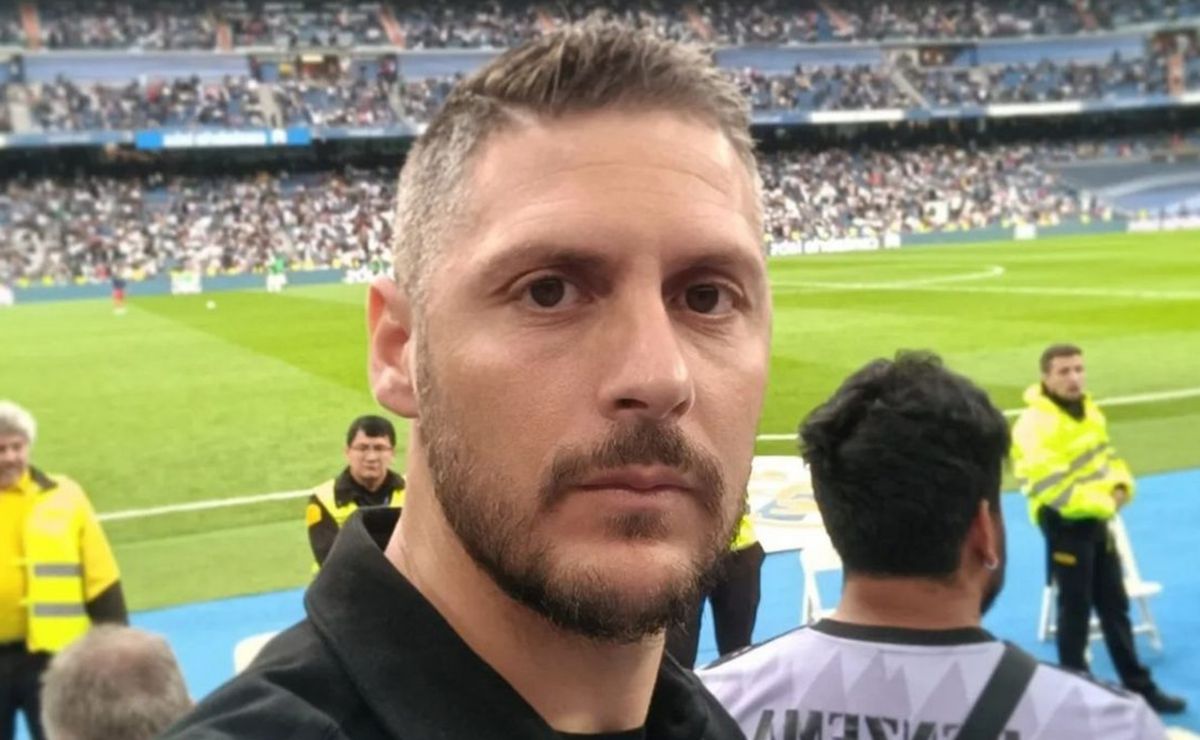 Vino desde Europa y se fue disparando tras dejar de ser DT en Deportes Linares: “Me obligan a poner de titular a un jugador”