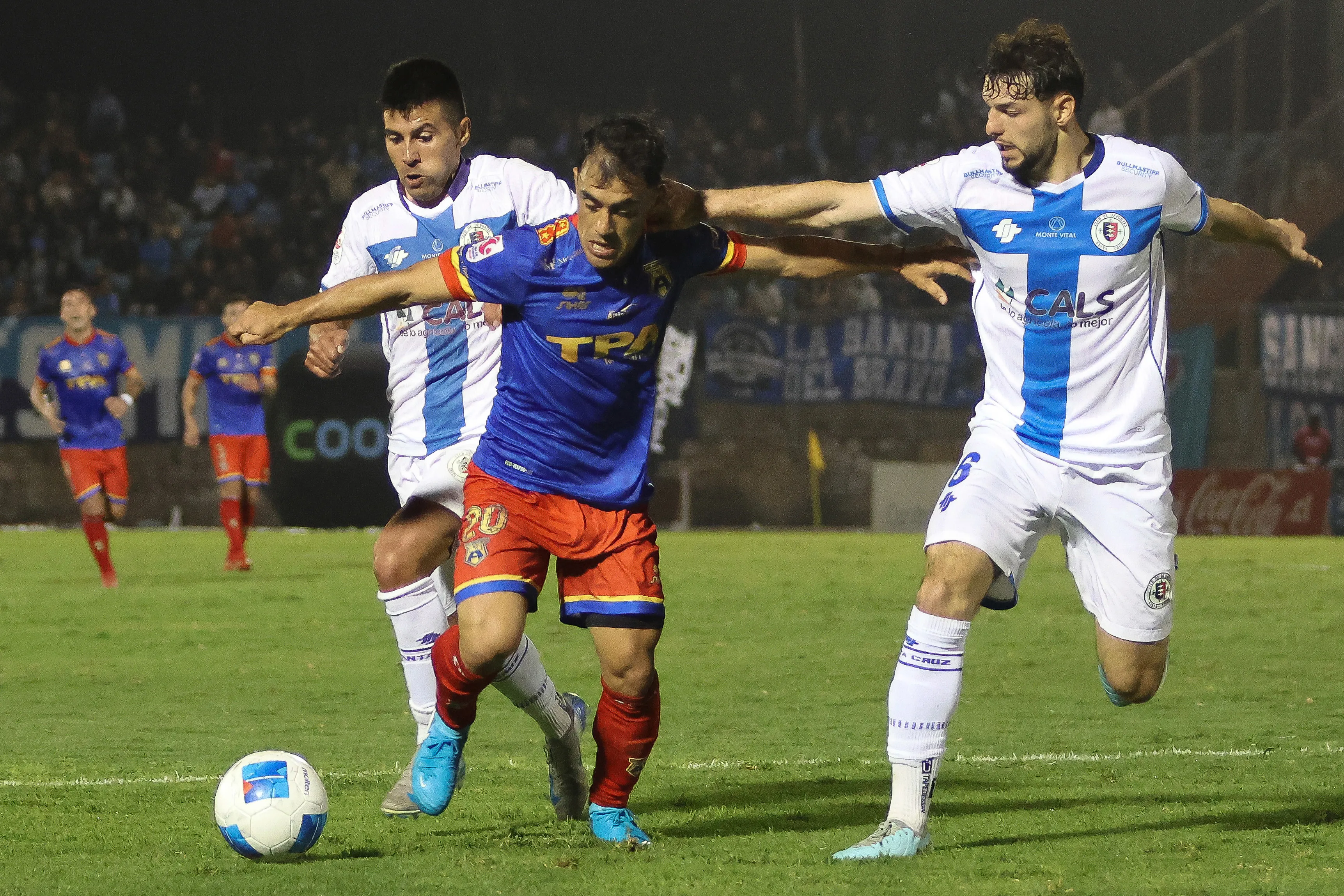Alfredo Ábalos en acción frente a Deportes Santa Cruz en 2025. (Andy Manzanares/Photosport).