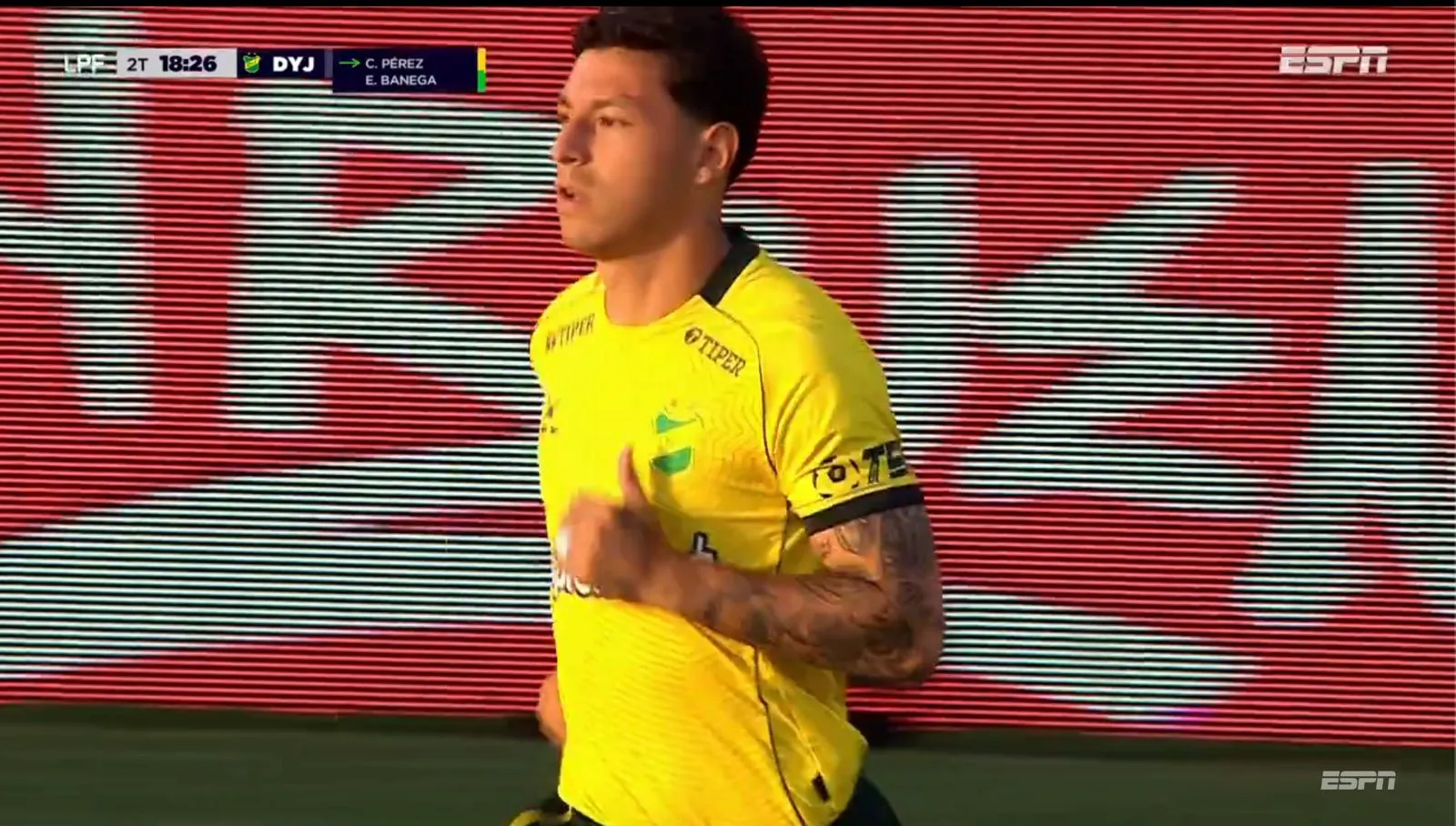 El ingreso de César Pérez ante Talleres de Córdoba. (Captura ESPN).