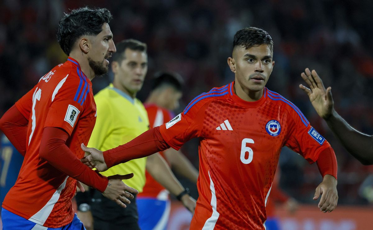 DT de Vélez vuelve a aplaudir al chileno Diego Valdés: “Un jugador notable de calidad demostrada”