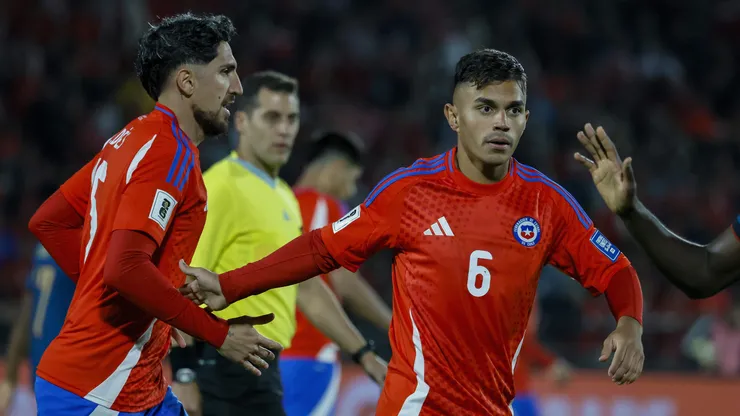 Diego Valdés y Vicente Pizarro, dos chilenos que juegan en Argentina. El de Vélez tiene maravillado a su técnico.