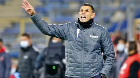 Gustavo Poyet vuelve a hablar de Católica tras su fracaso.