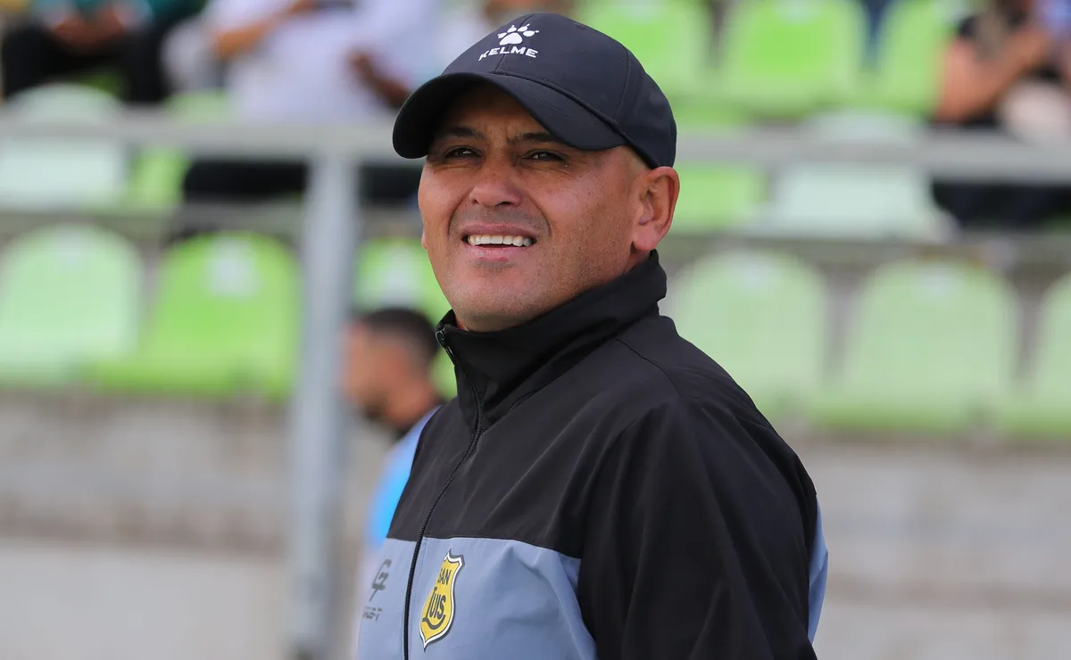 Chupete Suazo felicita a Wanderers y marca el trauma de San Luis de Quillota Chupete Suazo felicita a Wanderers y marca el trauma de San Luis de Quillota